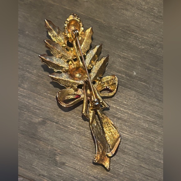 Vintage Gold and Red Bow Holiday Brooch - Picture 5 of 9